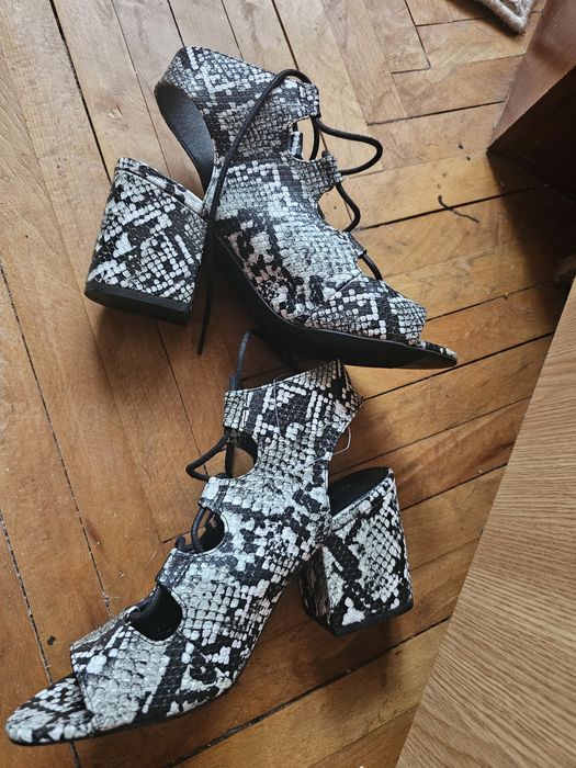 Sandale cu toc gros model sarpe animal print, noi