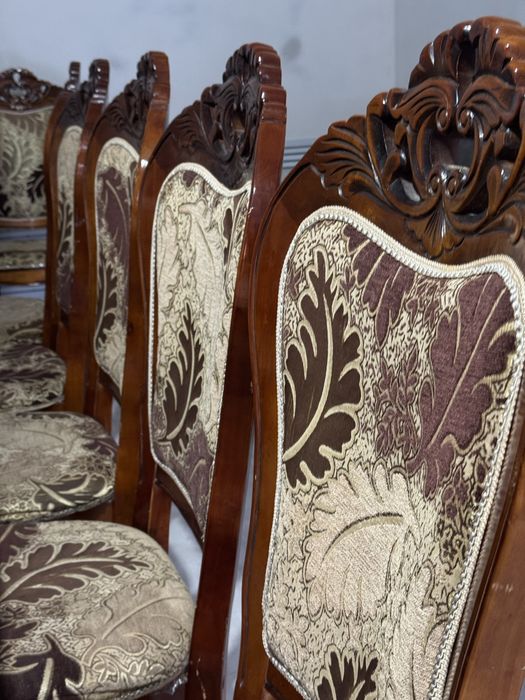 Продаётся стол со стульями