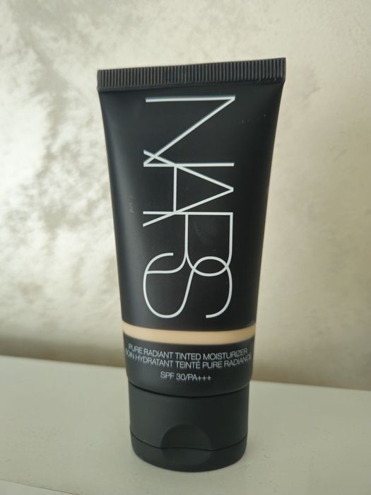 Тониращ овлажнител Nars