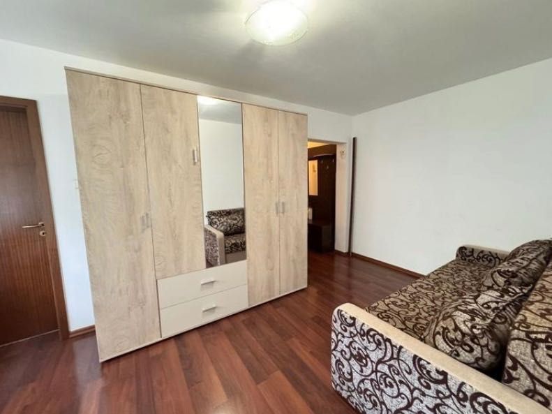 Închiriez apartament