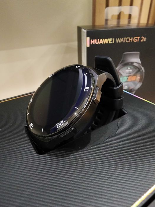 Смарт часовник Huawei GT2e с 8 каишки, пълен комплект