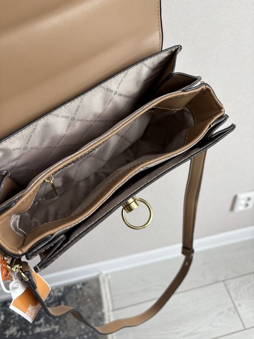 Сумка новая в коробке размер 22*17