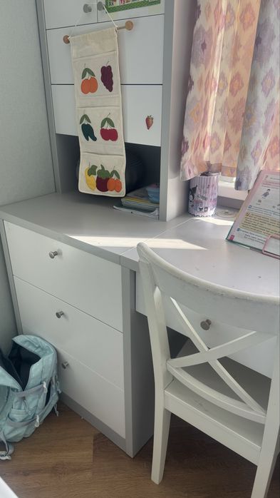 Продам пенал парту и шкафы