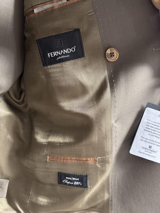 Costum calitate premium!