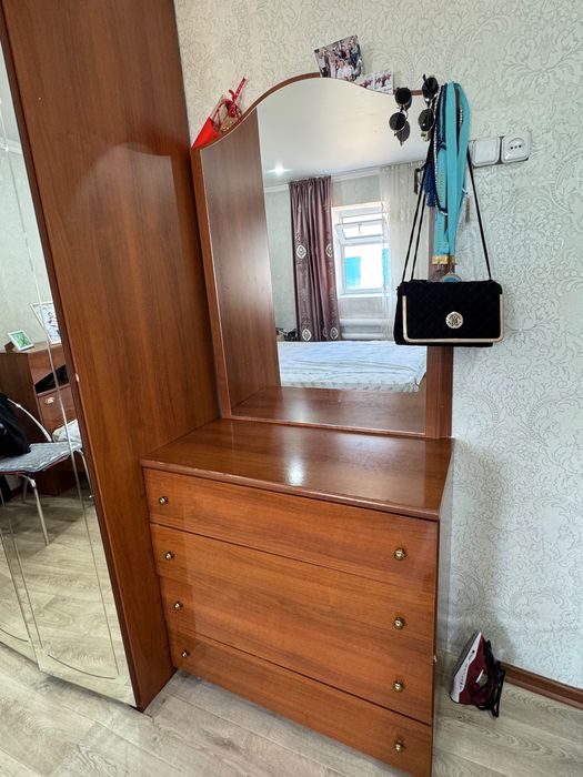 Продается спальный гарнитур