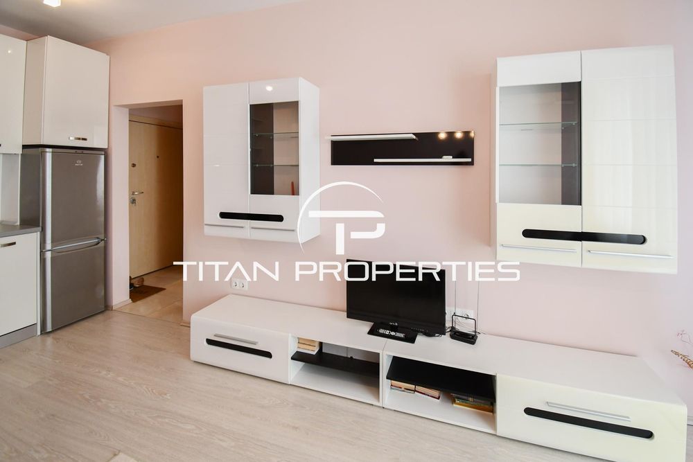 Дава се под наем Двустаен апартамент в София, Център - 50 кв.м за 787.95 € - Снимка #2
