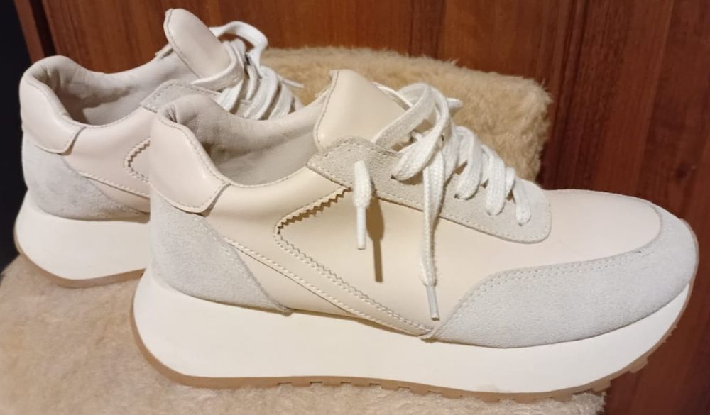 Продам кроссовки