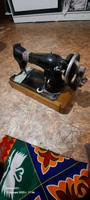 Швейная машина старая