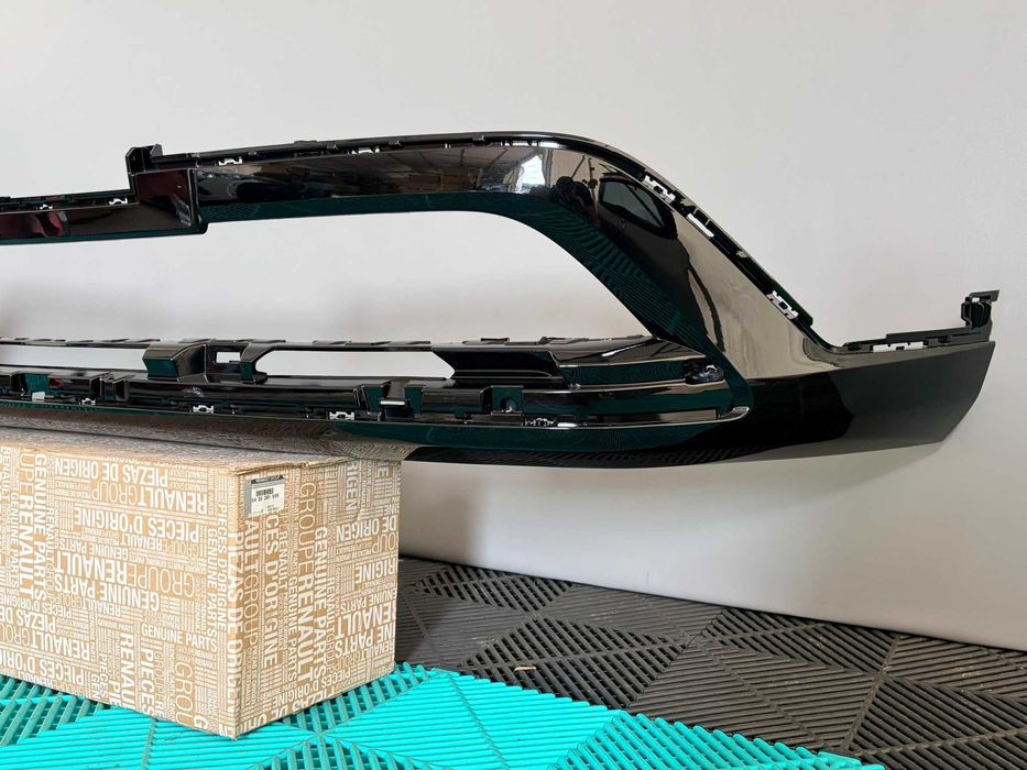 Spoiler bara fata Renault Megane E Tech nou original Renault negru lucios
