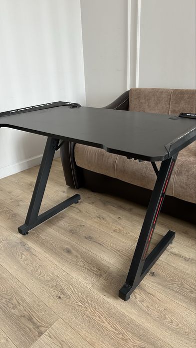 Продам компьютерный стол