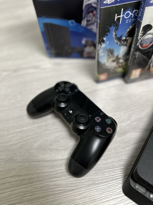 Sony PlayStation 4, 1 TB New.