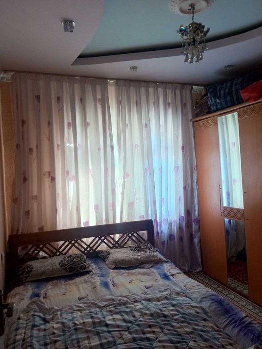 Sergeli 8A Dehqon bozor ro'parasida 4 xona dom  sotiladi