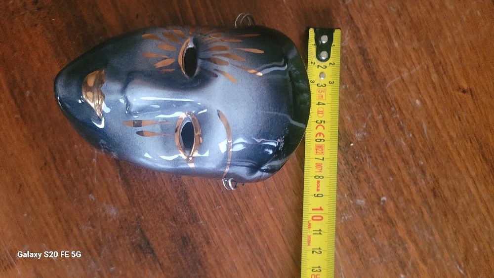 Порцеланова ръчно рисувана маска  за стена