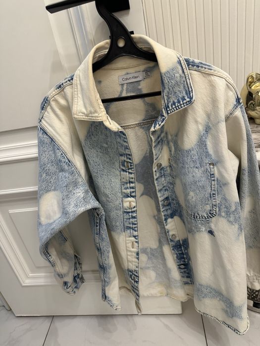 Calvin Klein , Zara.