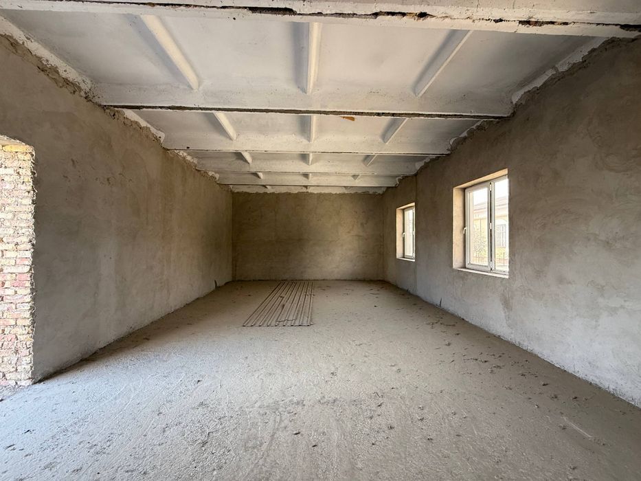 Tayyor 2.4 sotiqli hovli sotiladi