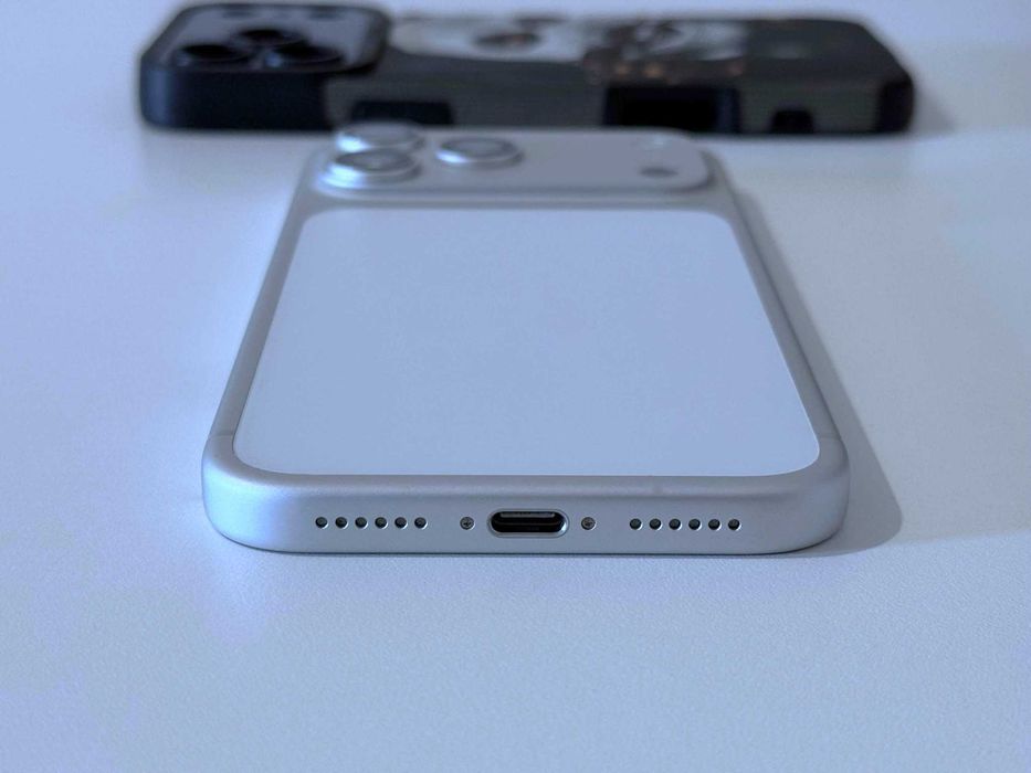 Бартер! Гаранция! 6 Цикъла iPhone 17 Pro Max Silver (Бял)