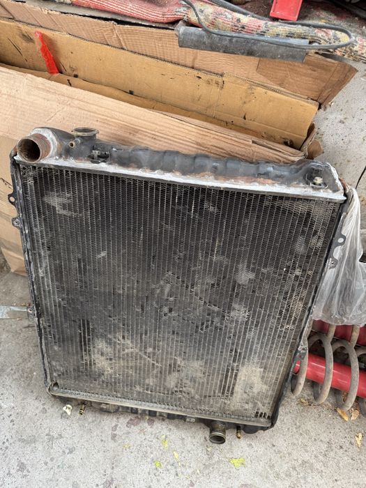продам медный радиатор на тайоту сюрф