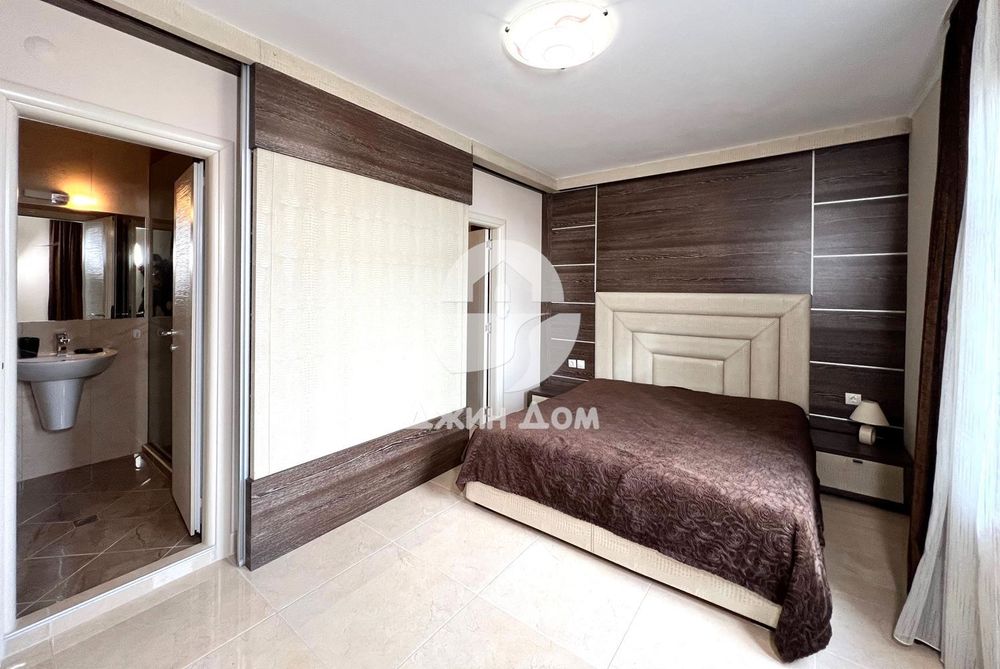 Стилен тристаен апартамент в к-с „Посейдон“, гр. Несебър