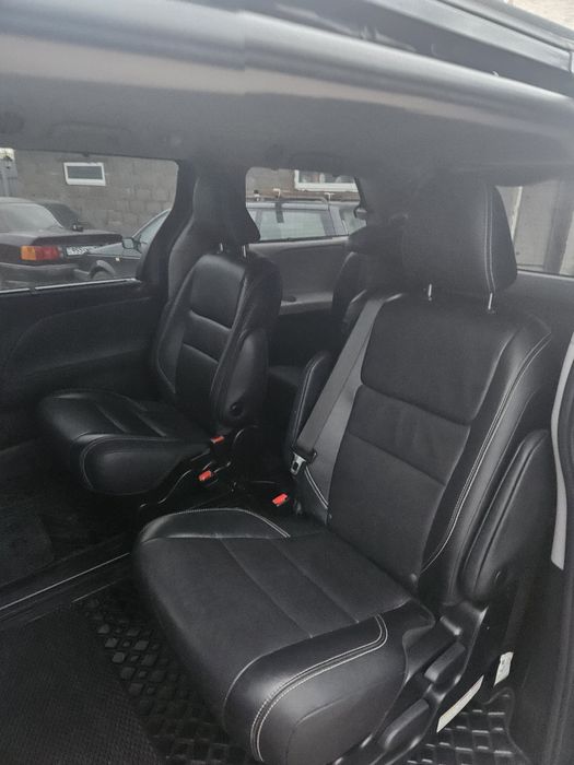 Тойота сиенна 2018