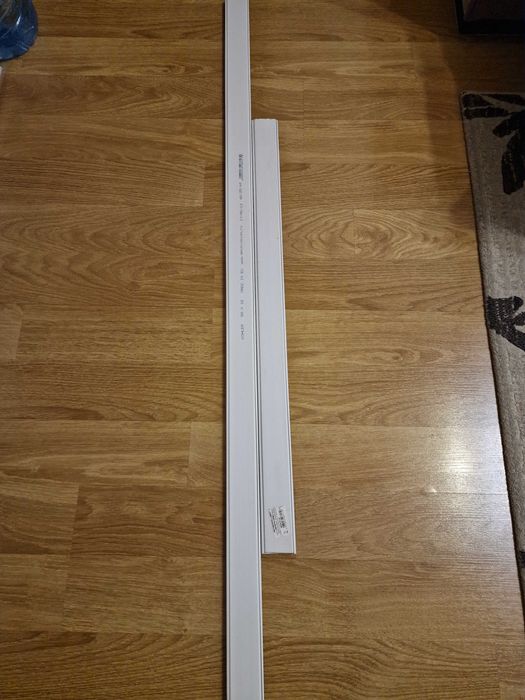 Canal cablu pentru pardoseală, 50 x 16 mm, lungime 1.25 m și 0.75 m.