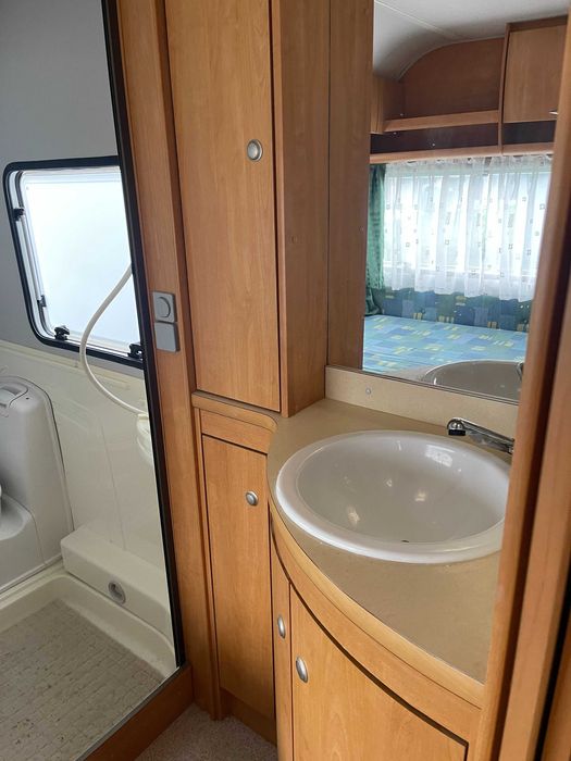 Продавам  каравана нов внос с възможност за преспиване на 6 човека