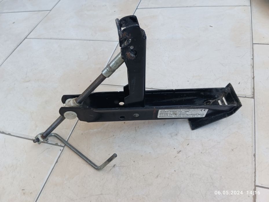 Домкрат для нексии