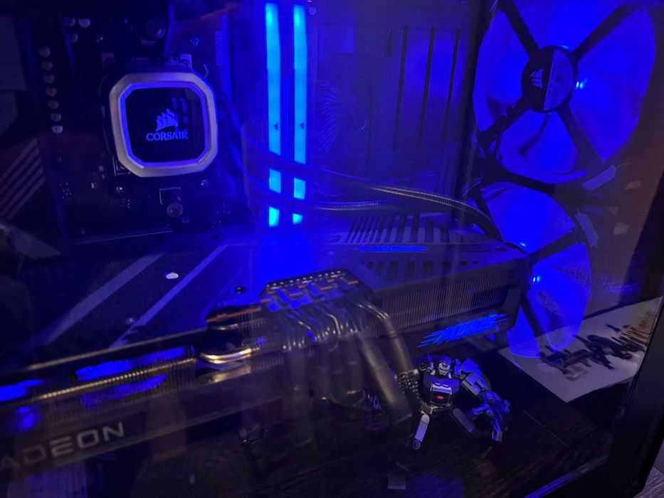 PC 7800X 3D, 32 GB 6000MHz, AMD RADEON 9070 XT 16 GB