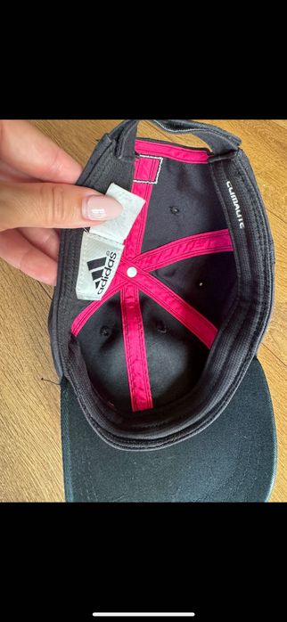 Шапки с козирка, различни модели