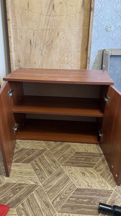 Продаю настенный шкаф