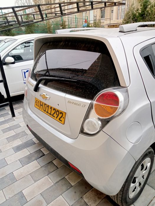 Сотилди Спарк 2011 бинзин факат  оформления