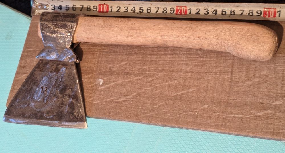 Брадва ръчна изработка