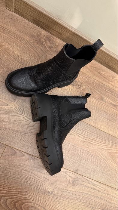 Дамски боти Guess