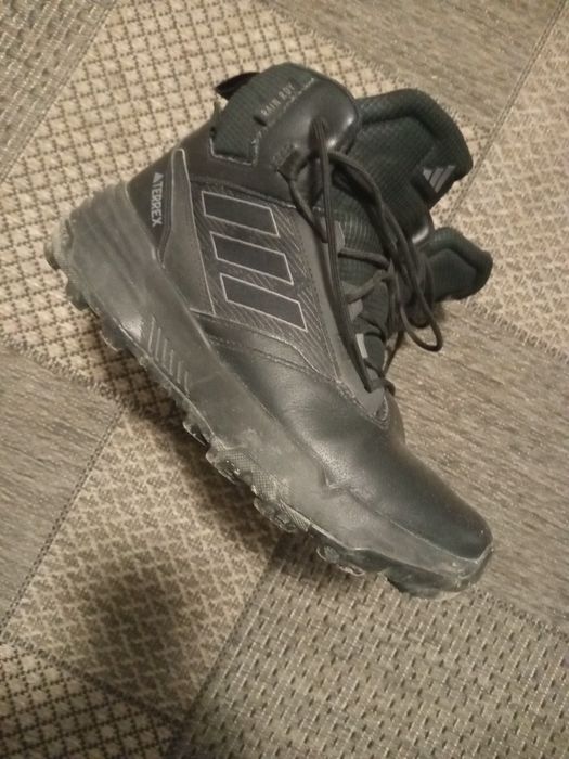 Кроссовки адидас