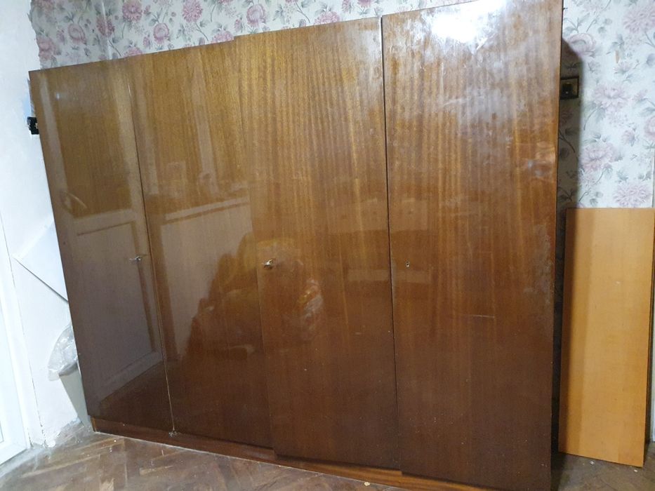 Гардероб четири крила