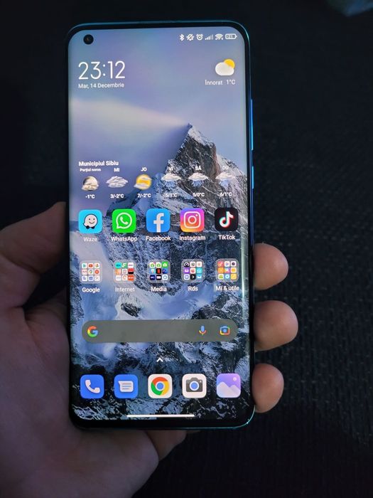 Vând sau schimb Xiaomi Mi 10 5G + căști + smartwatch