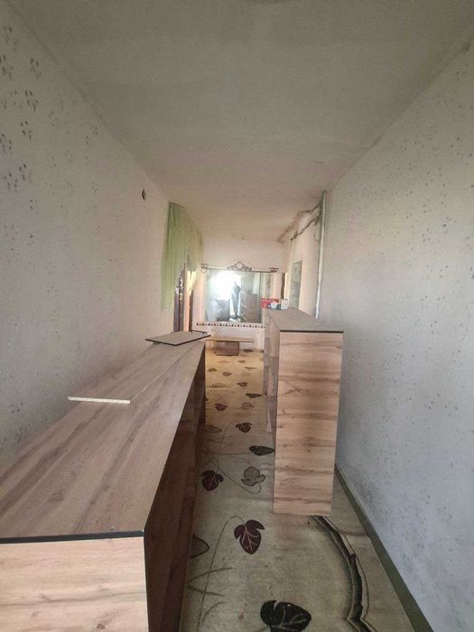 Uy(dom) sotiladi. 3 xona