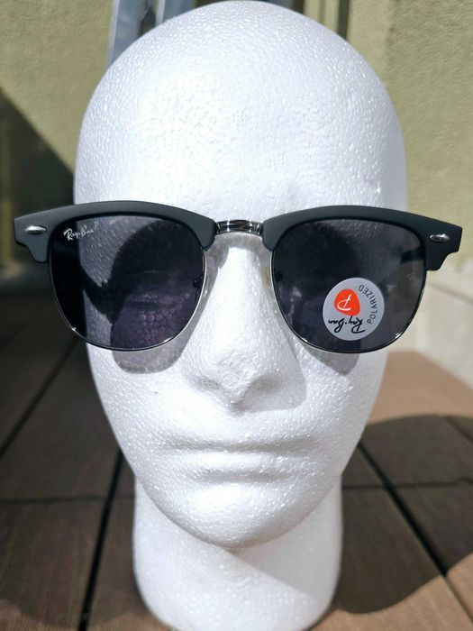 Ochelari de soare Rayban Clubmaster rama argintie.