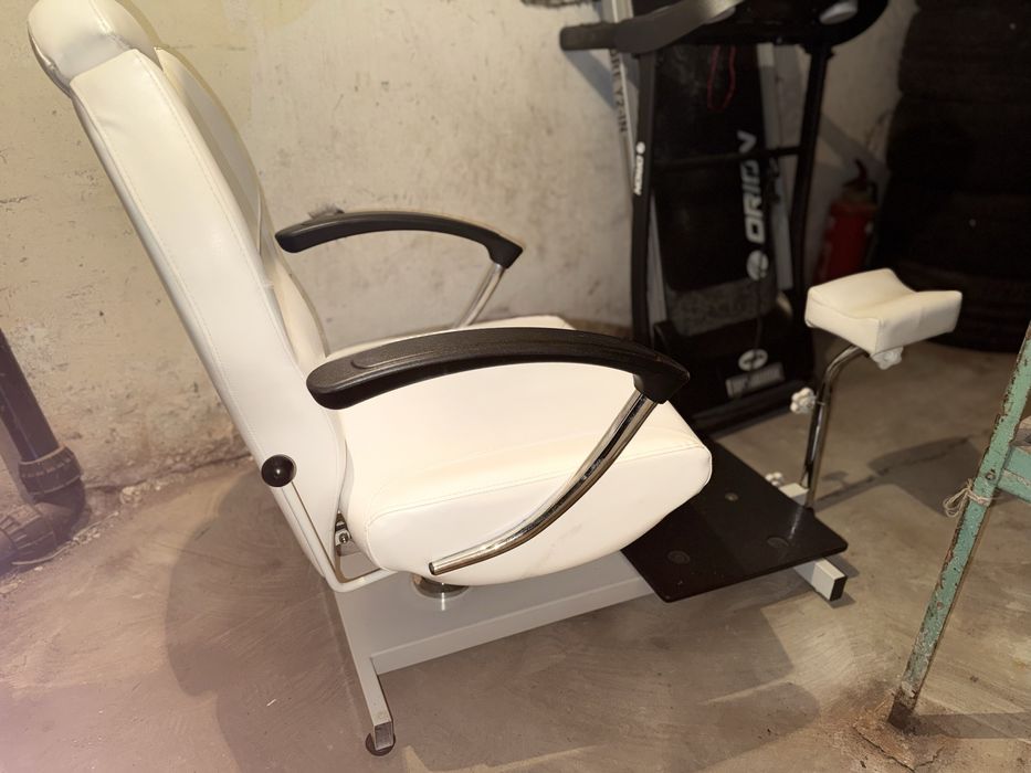 Стол за педикюр - кожен