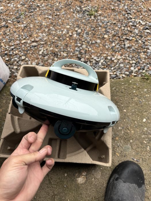 Бассейн робот пылесос