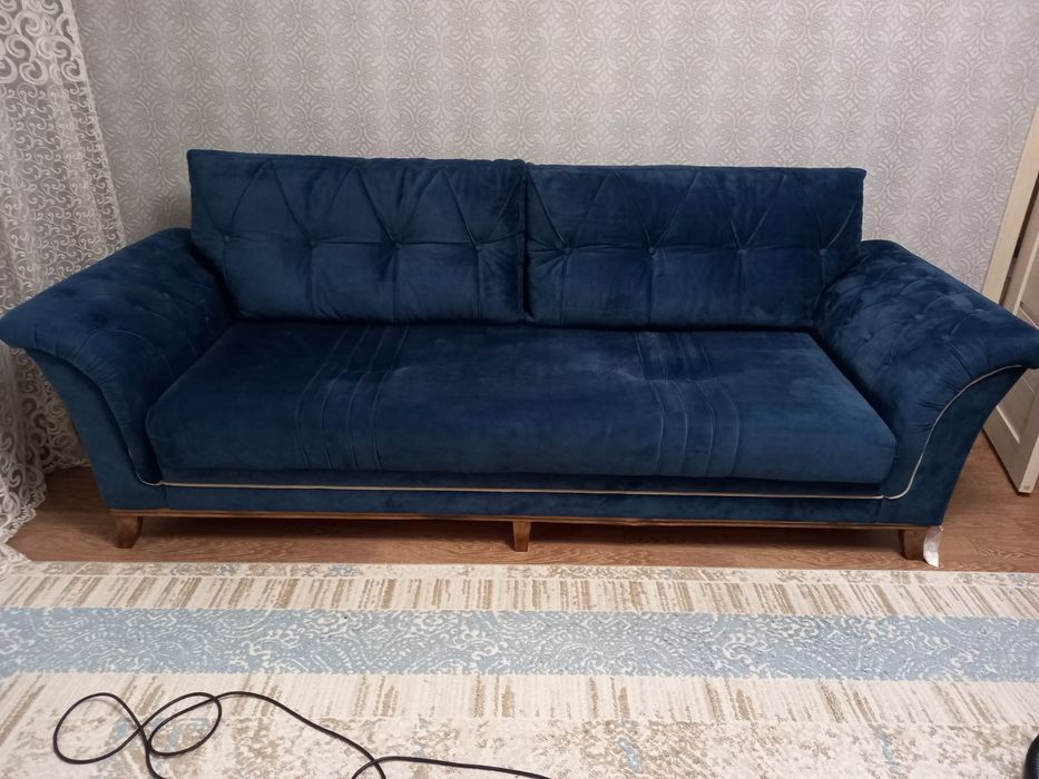 Продам срочно диван   с креслом