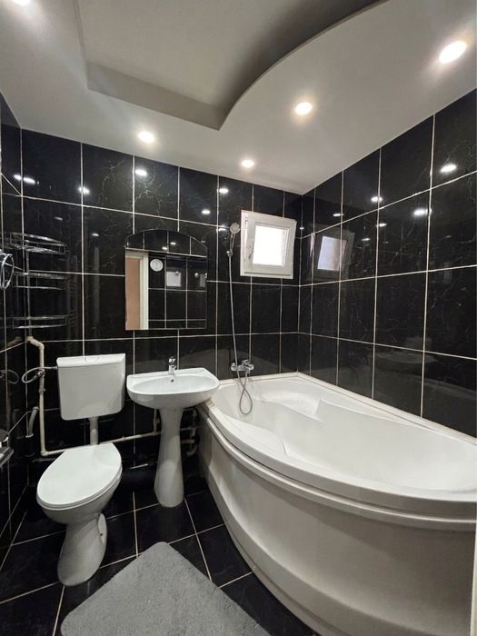 Apartament 3 Camere, 74 mp – Pitești, Prundu Complex 2 – Living Spațios cu Balcon Integrat, Geamuri Termopan, Etaj 7/7, Lift Nou