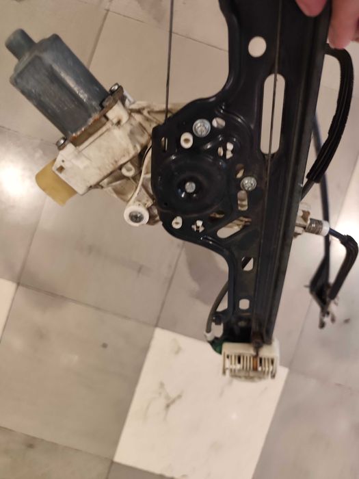 Стъкло повдигащ механизъм BMW 1 e87