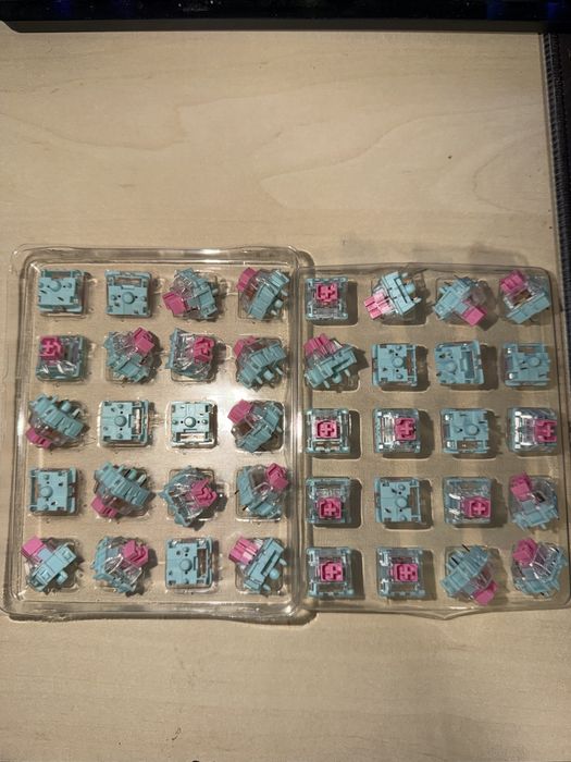 tastatura aqirys adara