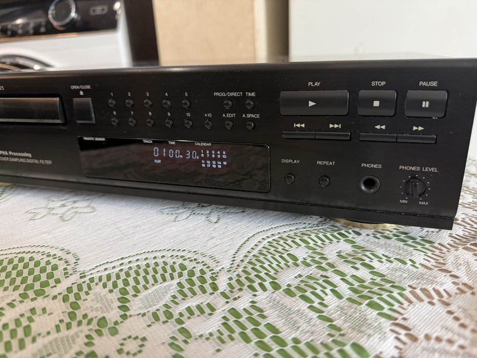 Denon DCD-725 CD player