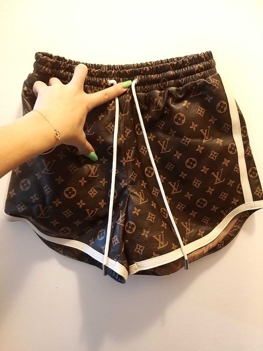 Pantaloni scurti Louis Vuitton piele naturala marimea XS S
