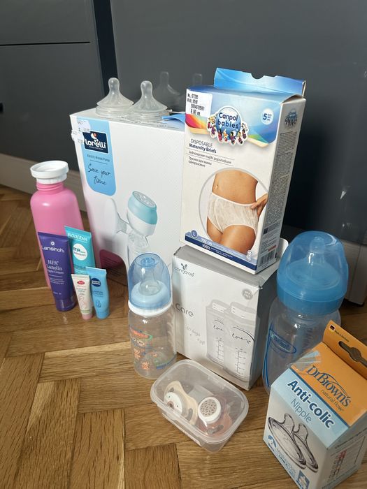 Лот с принадлежности за кърмене и бебе