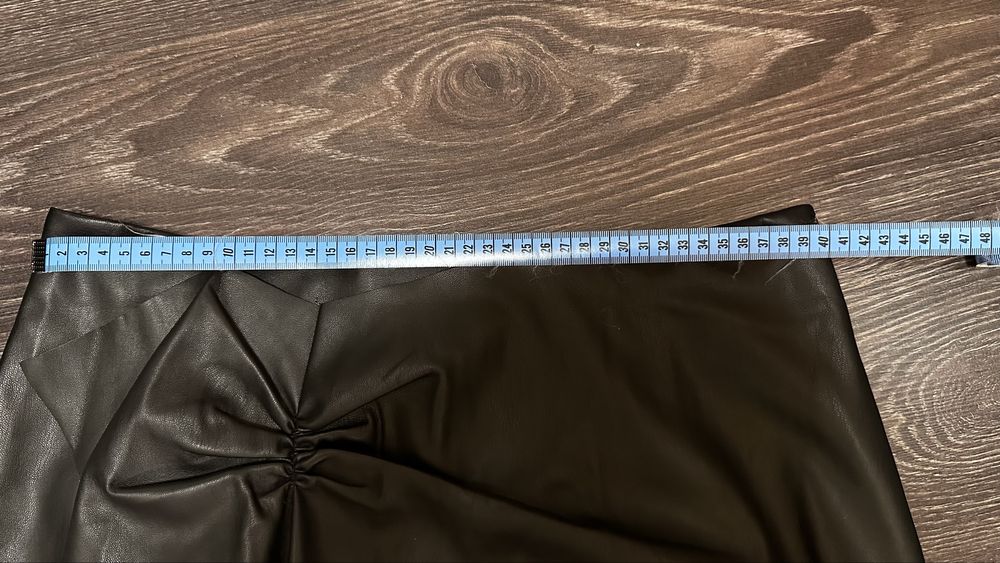 Черна кожена пола