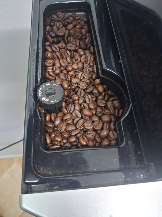 Продавам кафе автомат  Delonghi