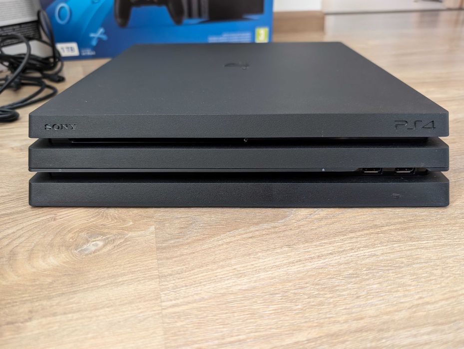 Consola PlayStation 4 Pro - 1TB - 2 x Controller - 3 Jocuri