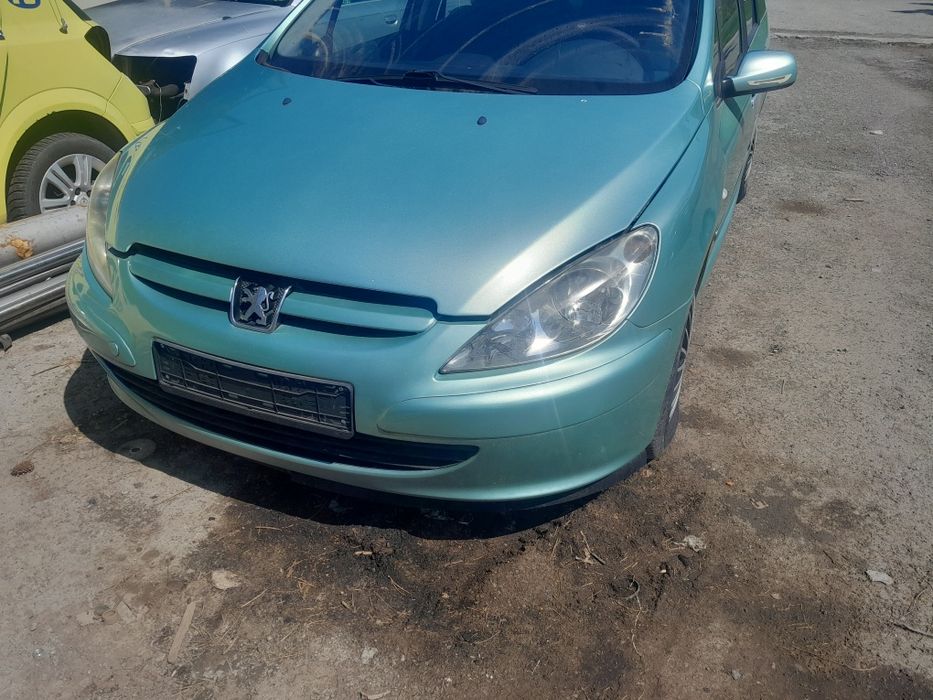 Продавам пежо 307  бензин на части 1.4 бензин